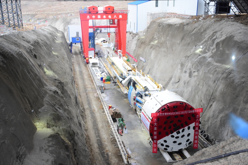2.5水电八局招新疆民工.JPG